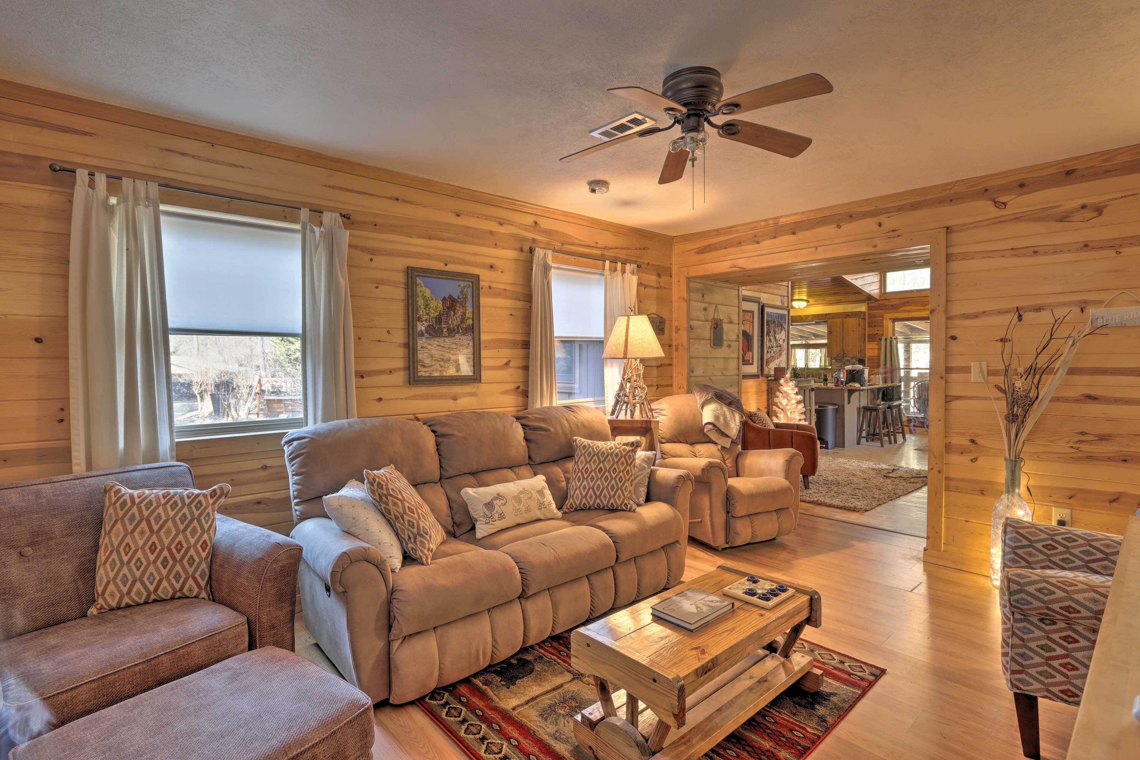 Serenity on the Creek Cabin + Hot Tub & Grill