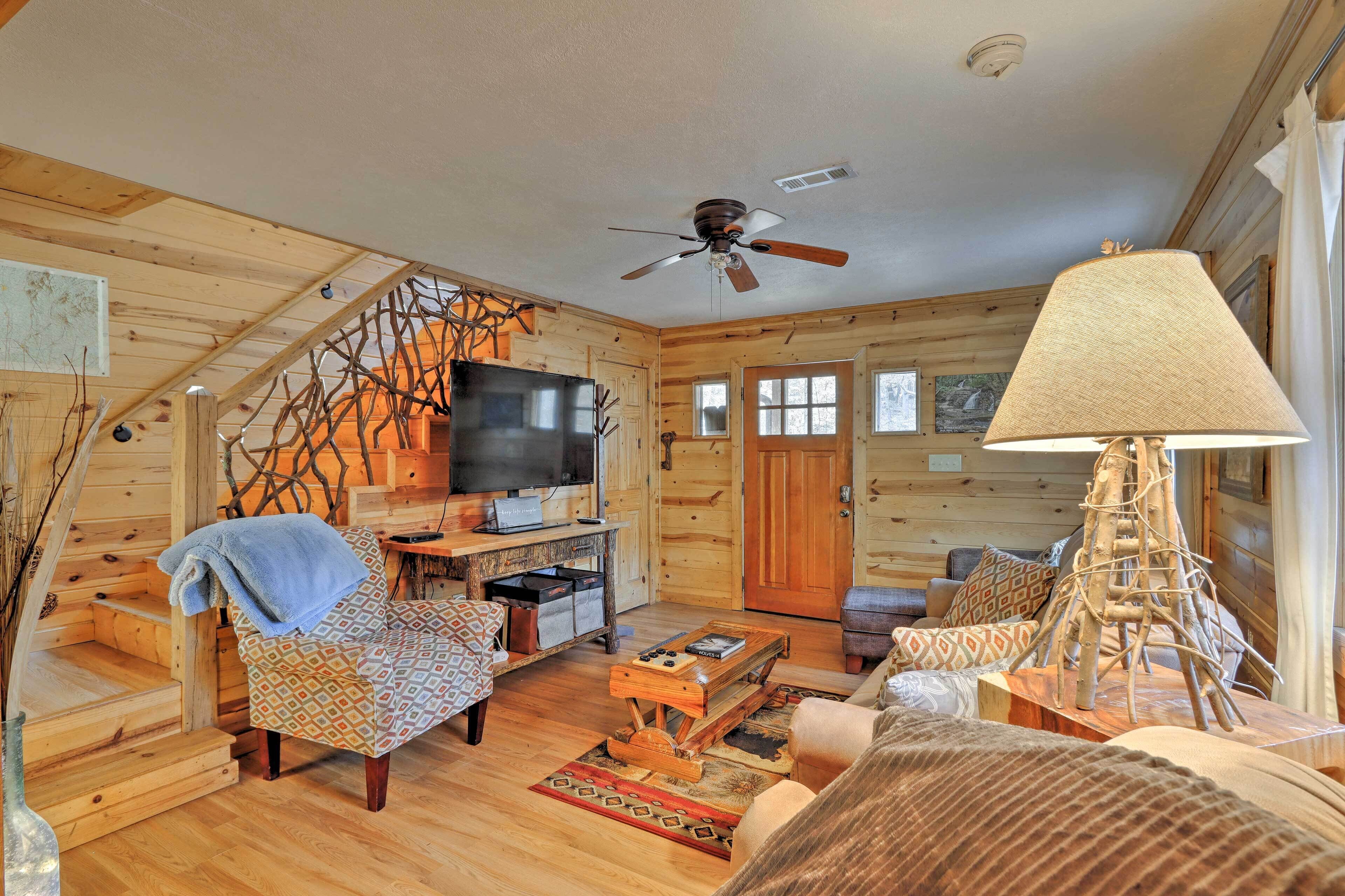 Serenity on the Creek Cabin + Hot Tub & Grill