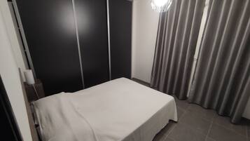 2 chambres, fer et planche Ă repasser, Wi-Fi gratuit, draps fournis