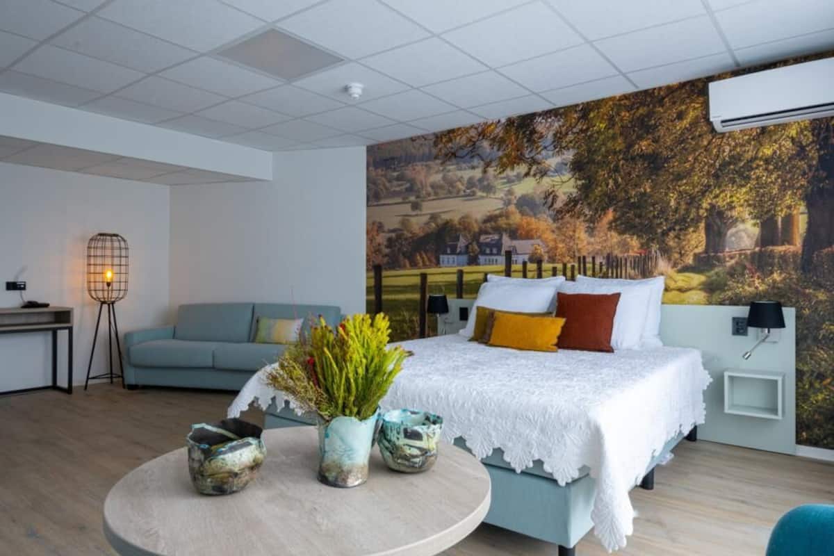In-room safe, blackout curtains, free WiFi