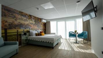 In-room safe, blackout curtains, free WiFi