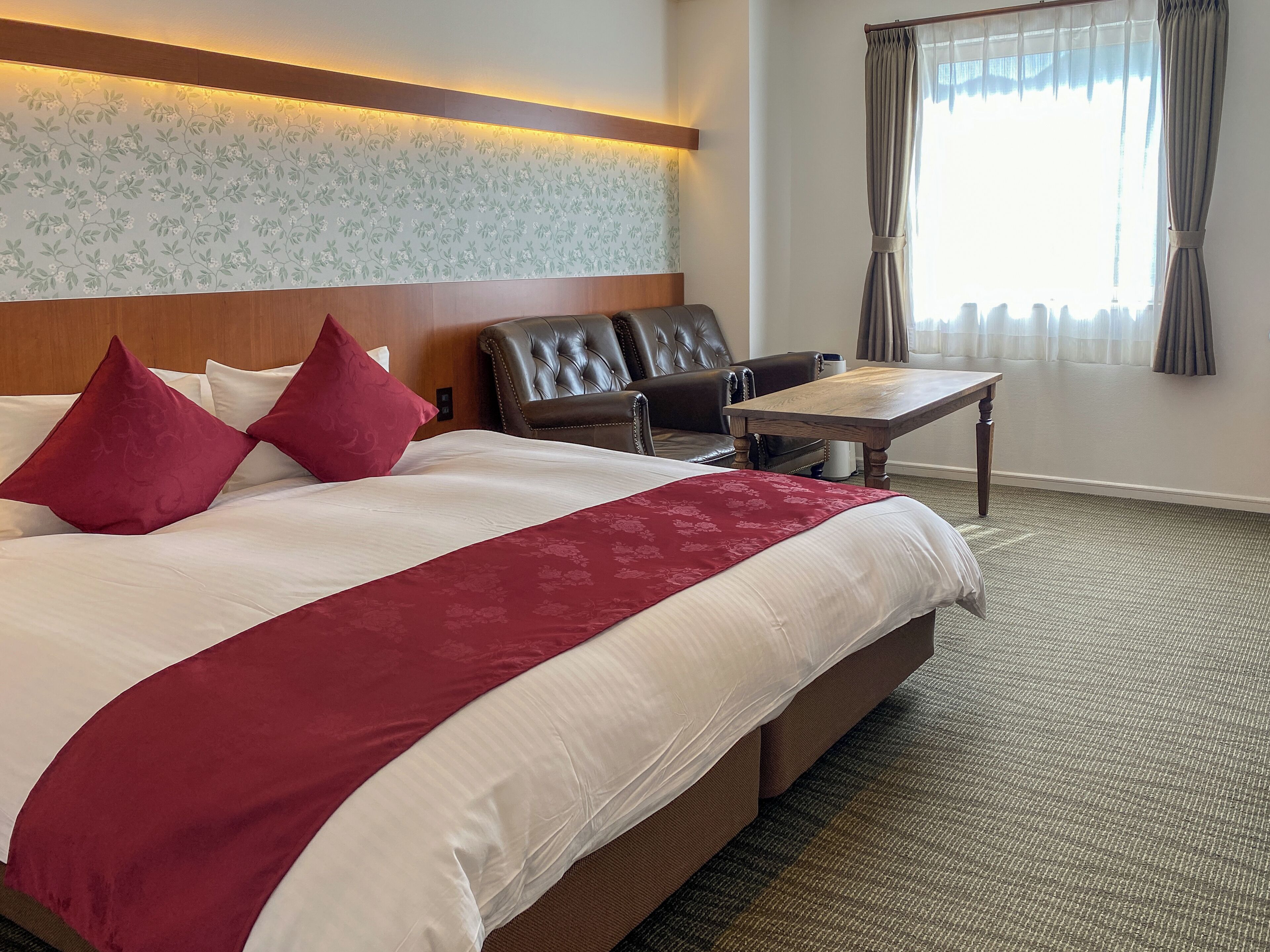Queen Double Room, Non Smoking | Down duvets, free cots/infant beds, free WiFi, bed sheets