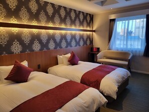 Standard Triple Room | Down comforters, free cribs/infant beds, free WiFi, bed sheets - La Jolie Motomachi (Hakodate)