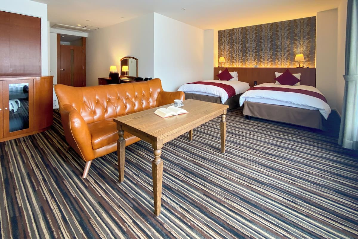 La Jolie Suite, Non Smoking | Down comforters, individually decorated, free cribs/infant beds