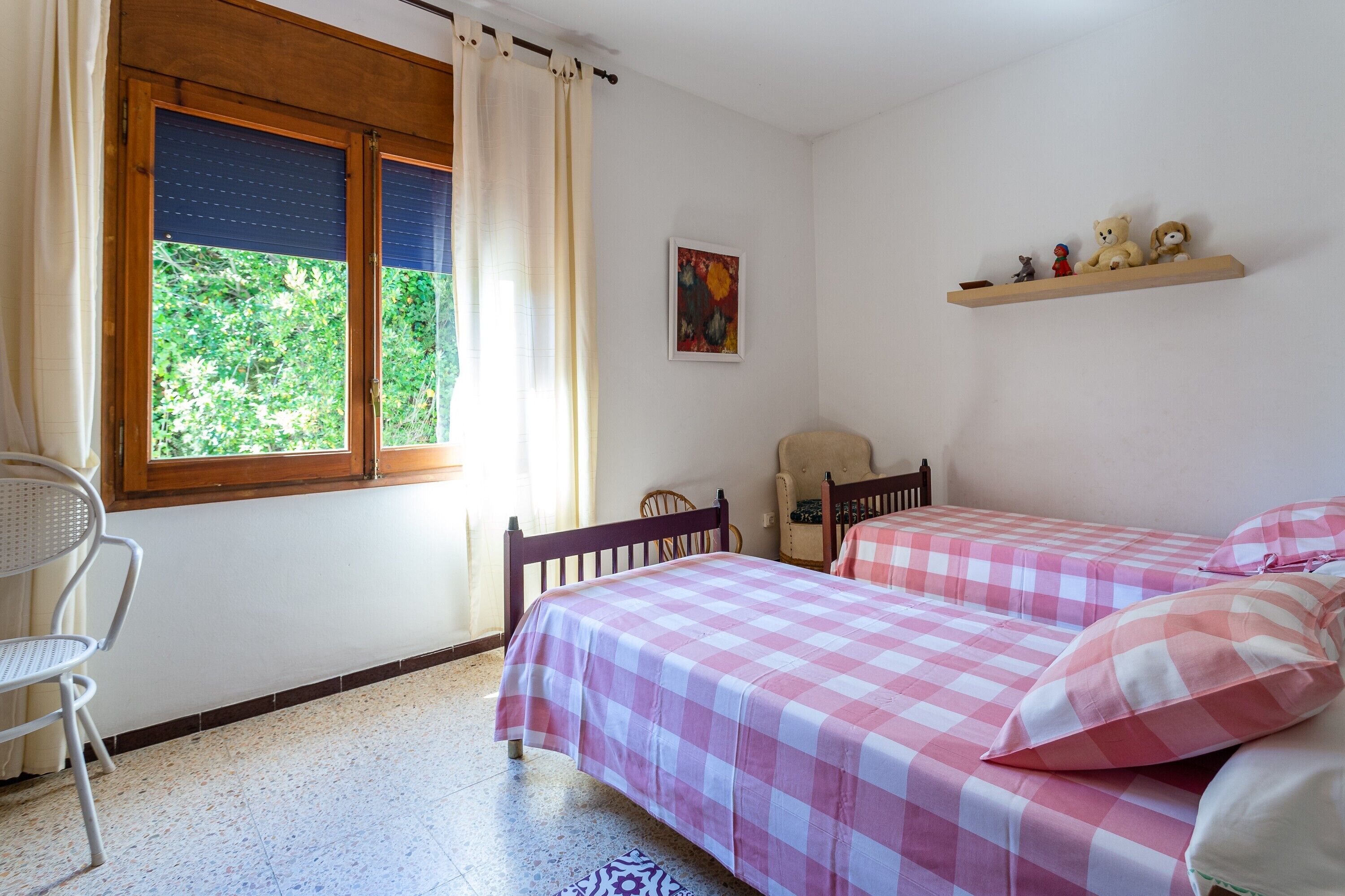 4 habitaciones, tabla de planchar con plancha y wifi gratis 