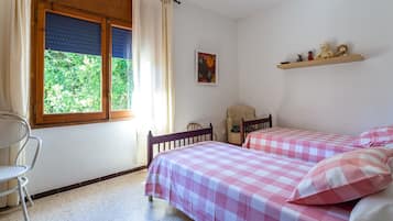 4 habitaciones, tabla de planchar con plancha y wifi gratis