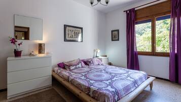 4 habitaciones, tabla de planchar con plancha y wifi gratis