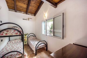 2 bedrooms, iron/ironing board, WiFi, bed sheets - Holiday Home "Angolo dei Fiori" with Sea View, Shared Pool & Air Conditioning (Pompeiana)