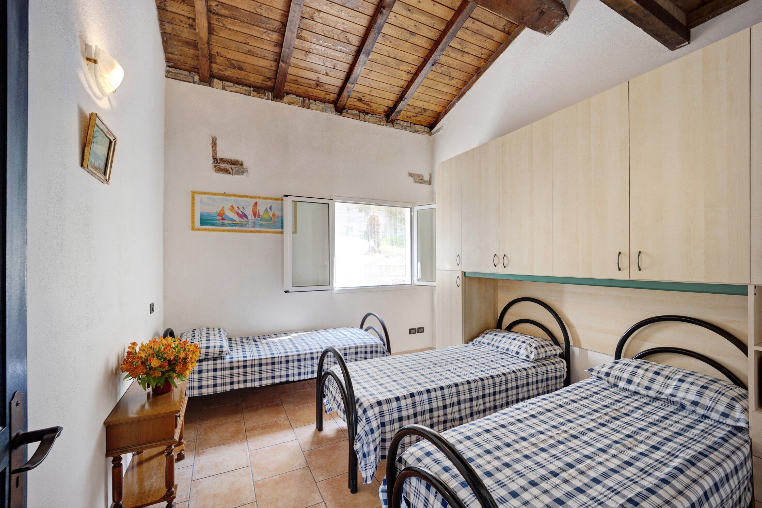 2 bedrooms, iron/ironing board, bed sheets