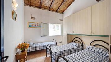 2 bedrooms, iron/ironing board, bed sheets