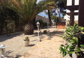 Property grounds - Villa 'Casa Pera' with Sea View, Pool, Wi-Fi, Garden & Terrace (Jávea)