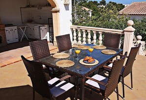 Outdoor dining - Villa 'Casa Pera' with Sea View, Pool, Wi-Fi, Garden & Terrace (Jávea)