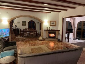 Fireplace, DVD player, stereo - Villa 'Casa Pera' with Sea View, Pool, Wi-Fi, Garden & Terrace (Jávea)