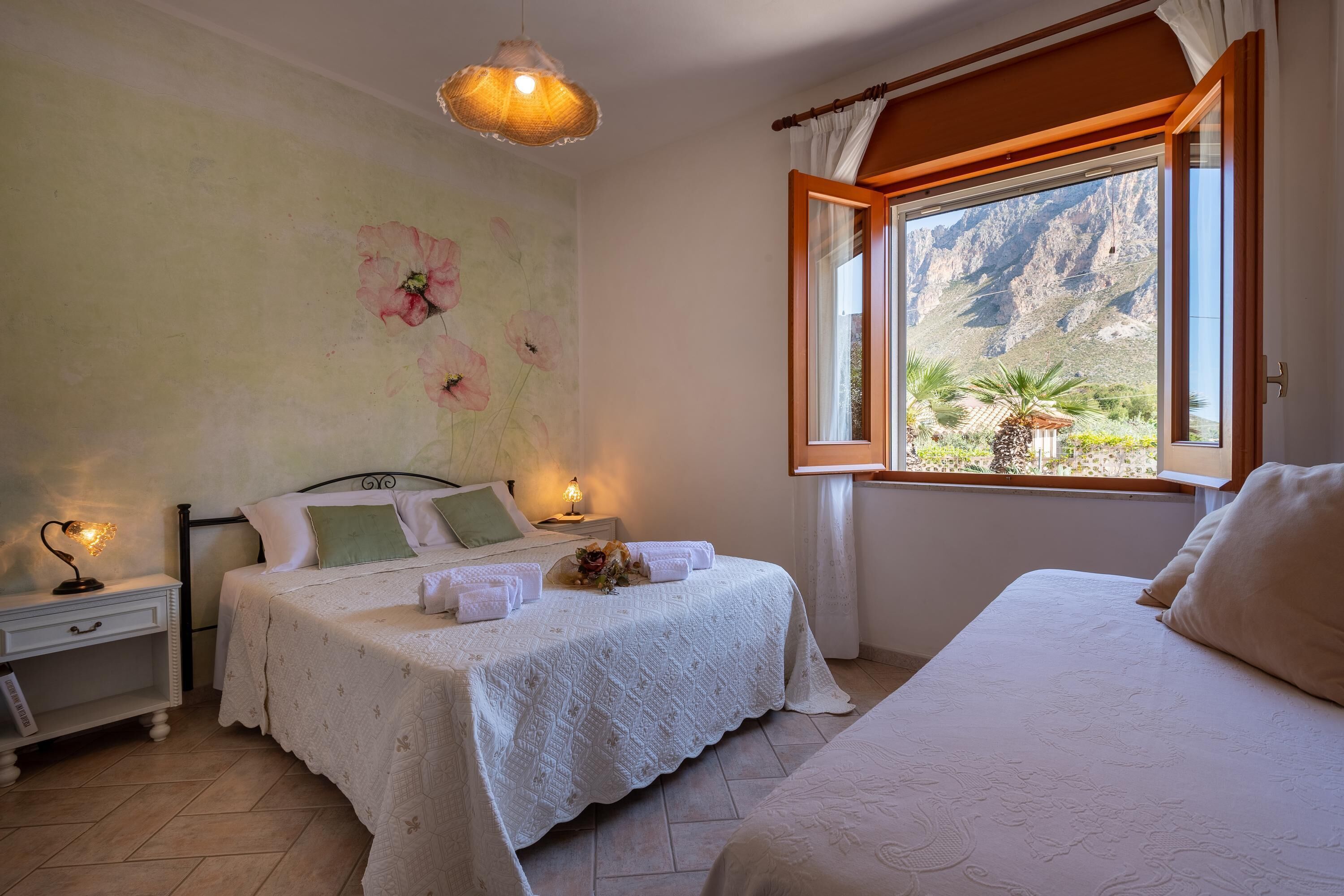 Holiday Home "Dolce Tramonto" Near Beach with Mountain View, Garden & Wi-Fi