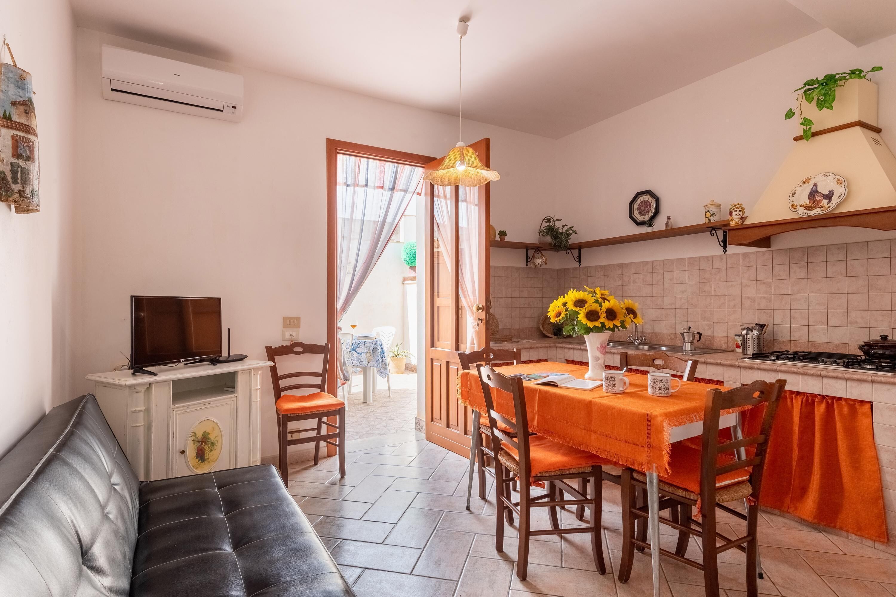 Holiday Home "Dolce Tramonto" Near Beach with Mountain View, Garden & Wi-Fi