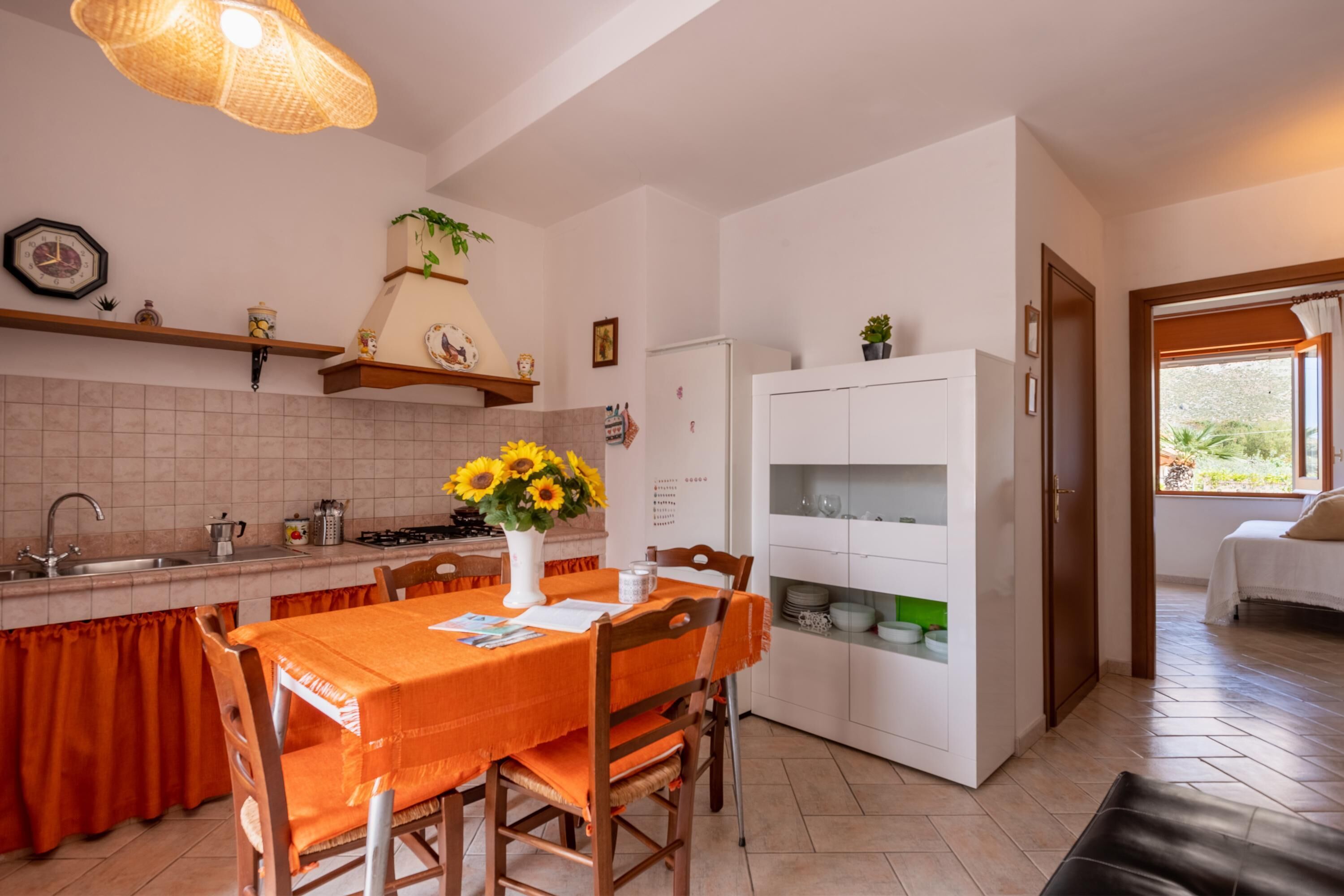 Holiday Home "Dolce Tramonto" Near Beach with Mountain View, Garden & Wi-Fi