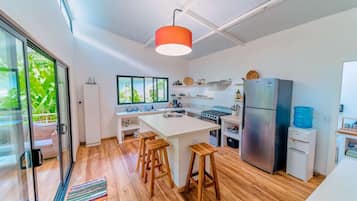 Oven, stovetop, dishwasher, coffee/tea maker