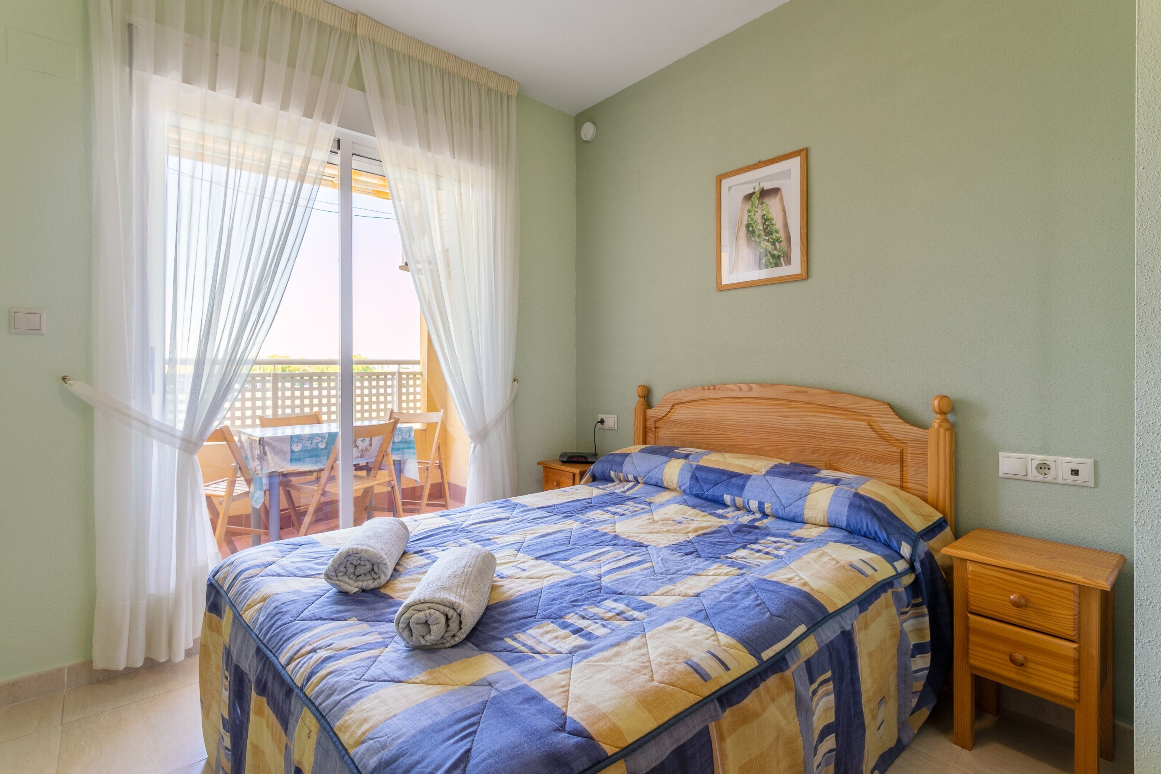 2 bedrooms, iron/ironing board, bed sheets