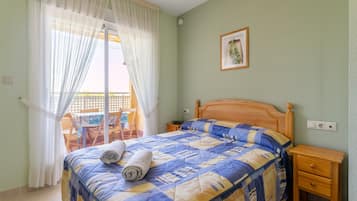 2 bedrooms, iron/ironing board, bed sheets