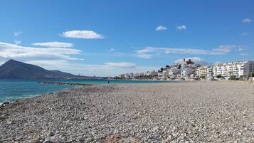 Una spiaggia nelle vicinanze