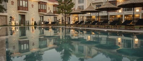 Outdoor pool, pool umbrellas, sun loungers