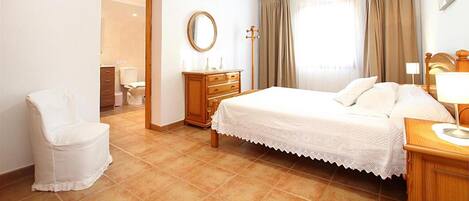 2 室のベッドルーム、アイロン / アイロン台、WiFi (無料)、ベッドシーツ