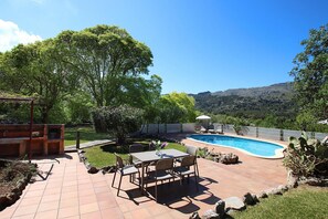 Outdoor dining - Country Home Casa Porqueres with Mountain View, Pool & Wi-Fi (Pollença)