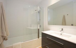 Baignoire, serviettes fournies
