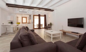 TV - Holiday Home 'Casa Sant Sebastia' close to City Centre with Pool & Wi-Fi (Pollenca)