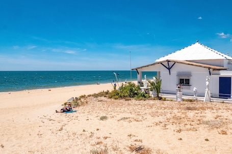 Beach nearby. Apartment 'Beautiful Flat 1 Minute from the Beach' with Sea View, Terrace & Wi-Fi