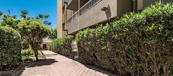 Appartement 'Bonito Piso a 1 Minuto de la Playa' met zeezicht, terras & Wi-Fi