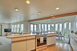 Fridge, microwave, stovetop, dishwasher - Unique Port Ludlow Home w/ 3 Decks & Hot Tub! (Port Ludlow)