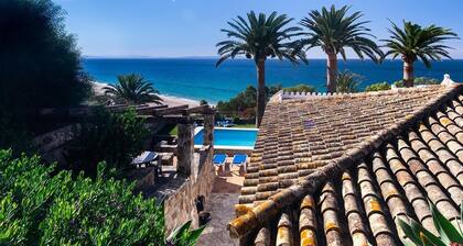 Luxuriöse 'Villa in Playa Atlanterra' mit Meerblick, Pool, Garten und WLAN