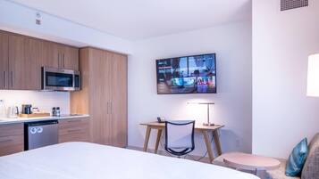 Camas con pillow-top, caja de seguridad en la habitación y escritorio