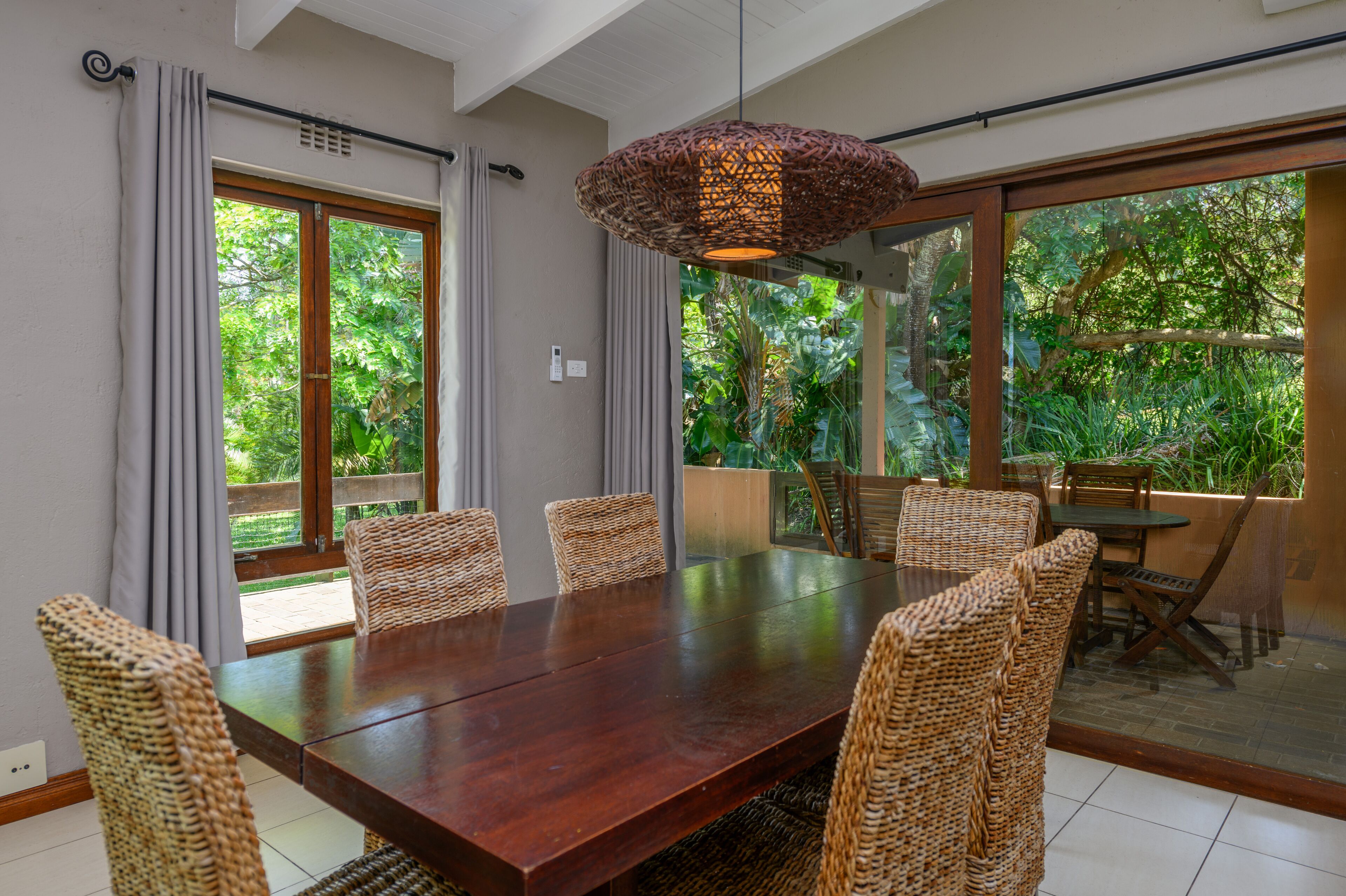 Villa – classic | Spiseområde på rommet