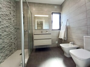 Bathtub, towels - Alto Forte Novo 4, Vista Mar, Ar Condicionado e Garagem (Quarteira)