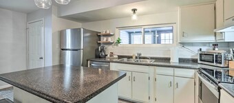 Cozy South Bend Retreat < 2 Mi to Notre Dame!
