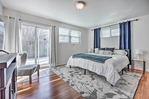 5 habitaciones, escritorio y tabla de planchar con plancha 
