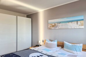 2 bedrooms, travel crib, WiFi