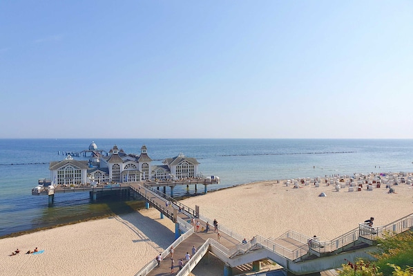 Una spiaggia nelle vicinanze