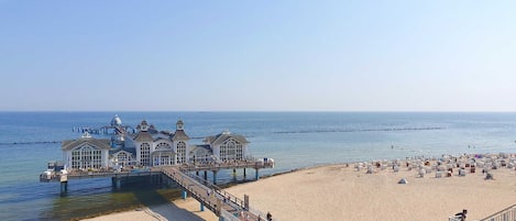 Una spiaggia nelle vicinanze