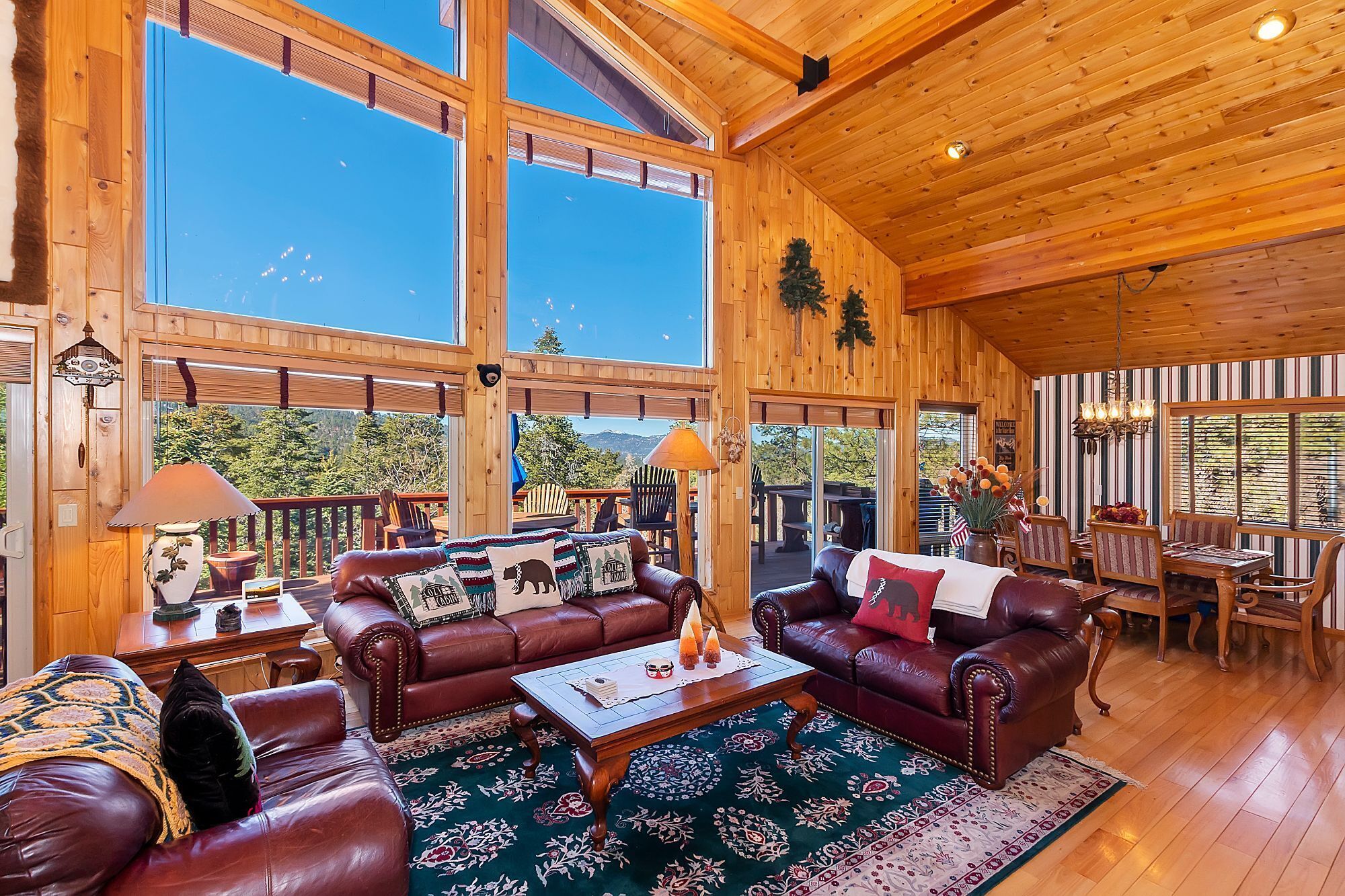 Moonridge Manor by Destination Big Bear: Near Bear Mountain Resort! Ski Slope Views!