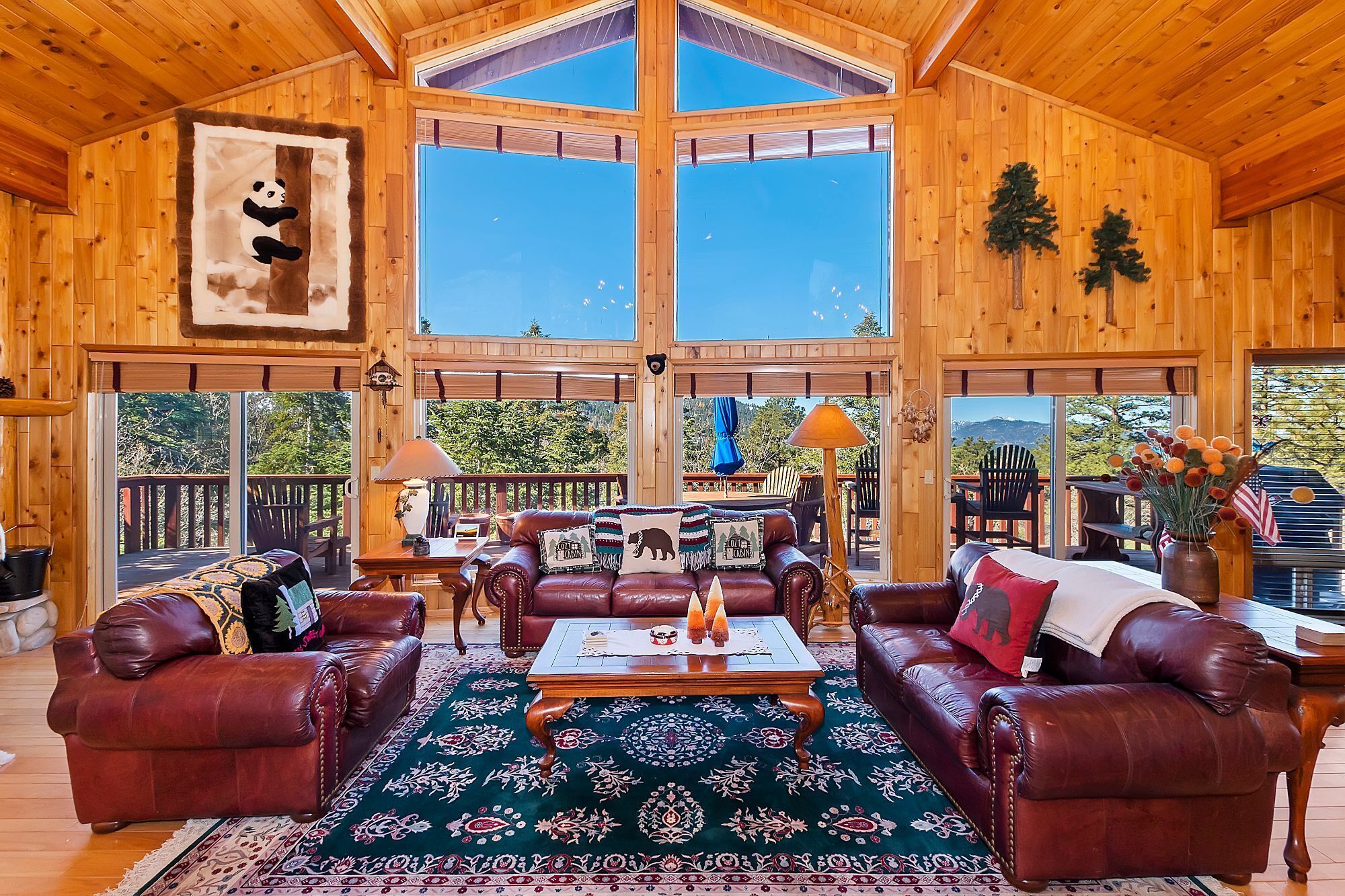 Moonridge Manor by Destination Big Bear: Near Bear Mountain Resort! Ski Slope Views!