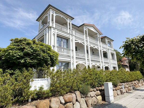 Imagen sin descripción, 1 de 50, botón