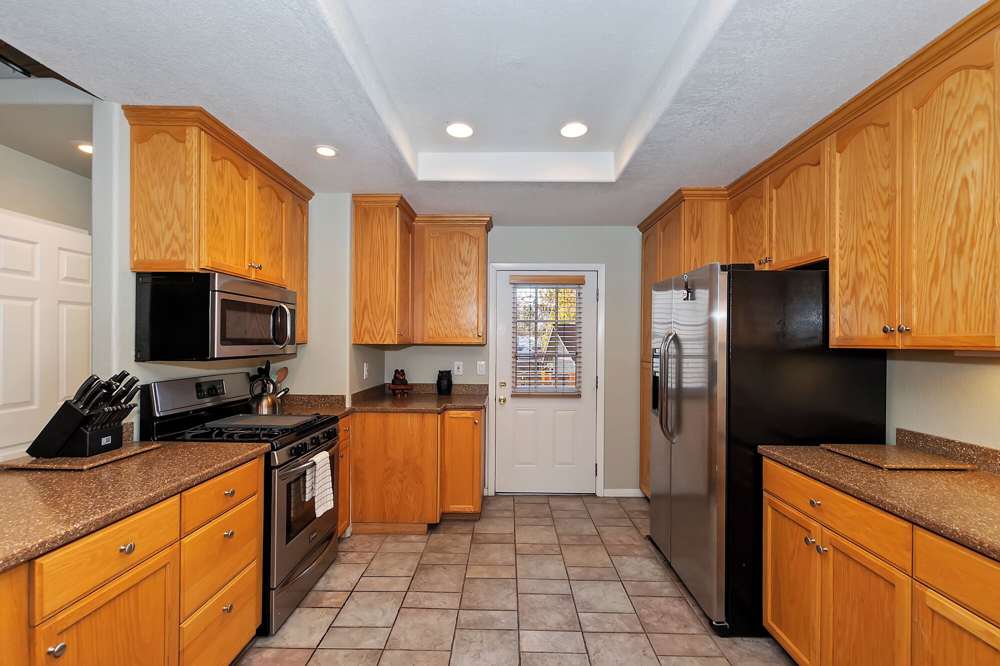 Gold Mountain Cabin by Destination Big Bear: Updated Log Home! En Suite Jacuzzi Tub! Mountain Views! Outdoor Spa!