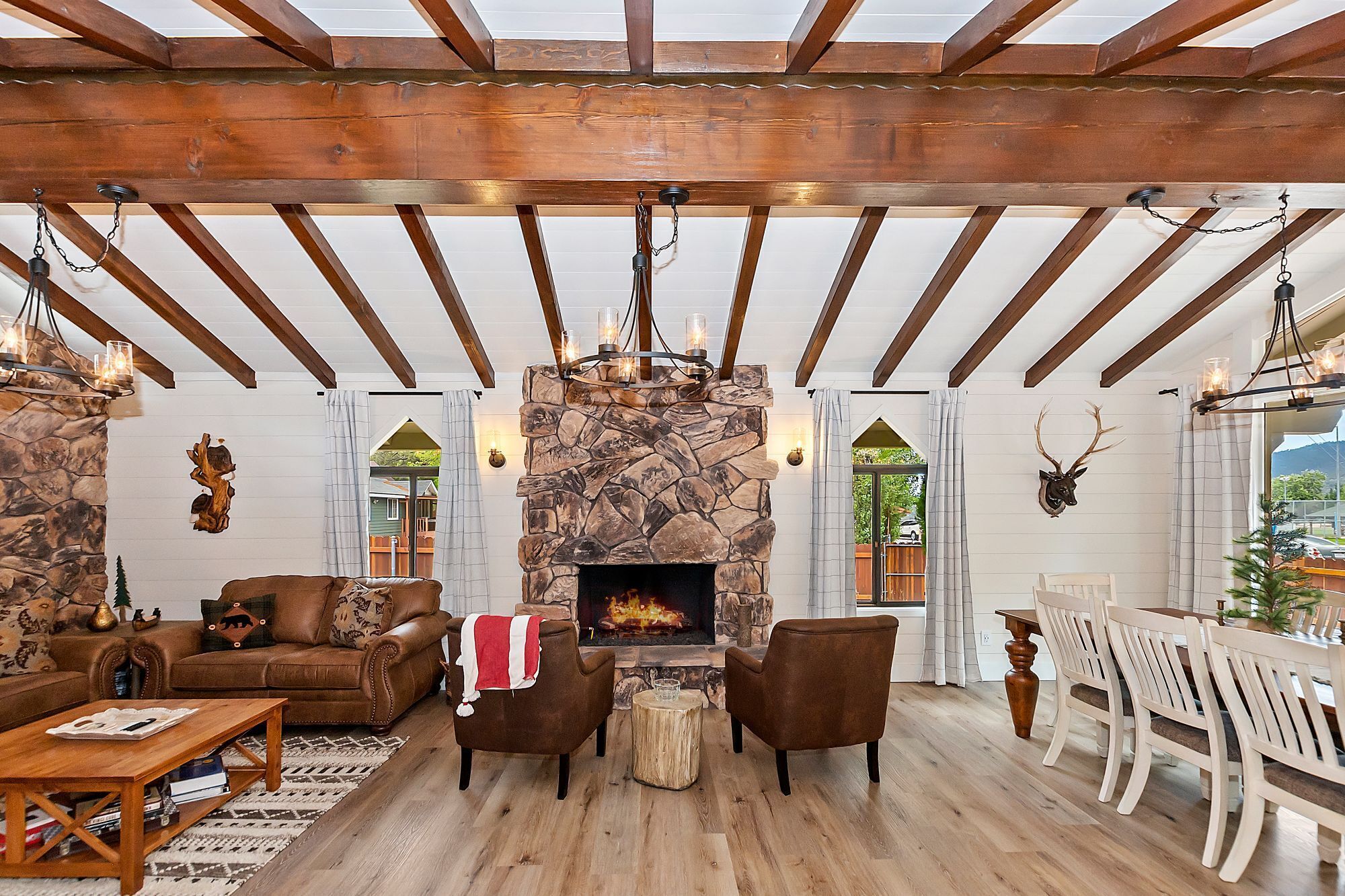 Osa Villa by Destination Big Bear: Prime Big Bear Lake Location with a Lake View! Walk to Meadow Park & Lake!