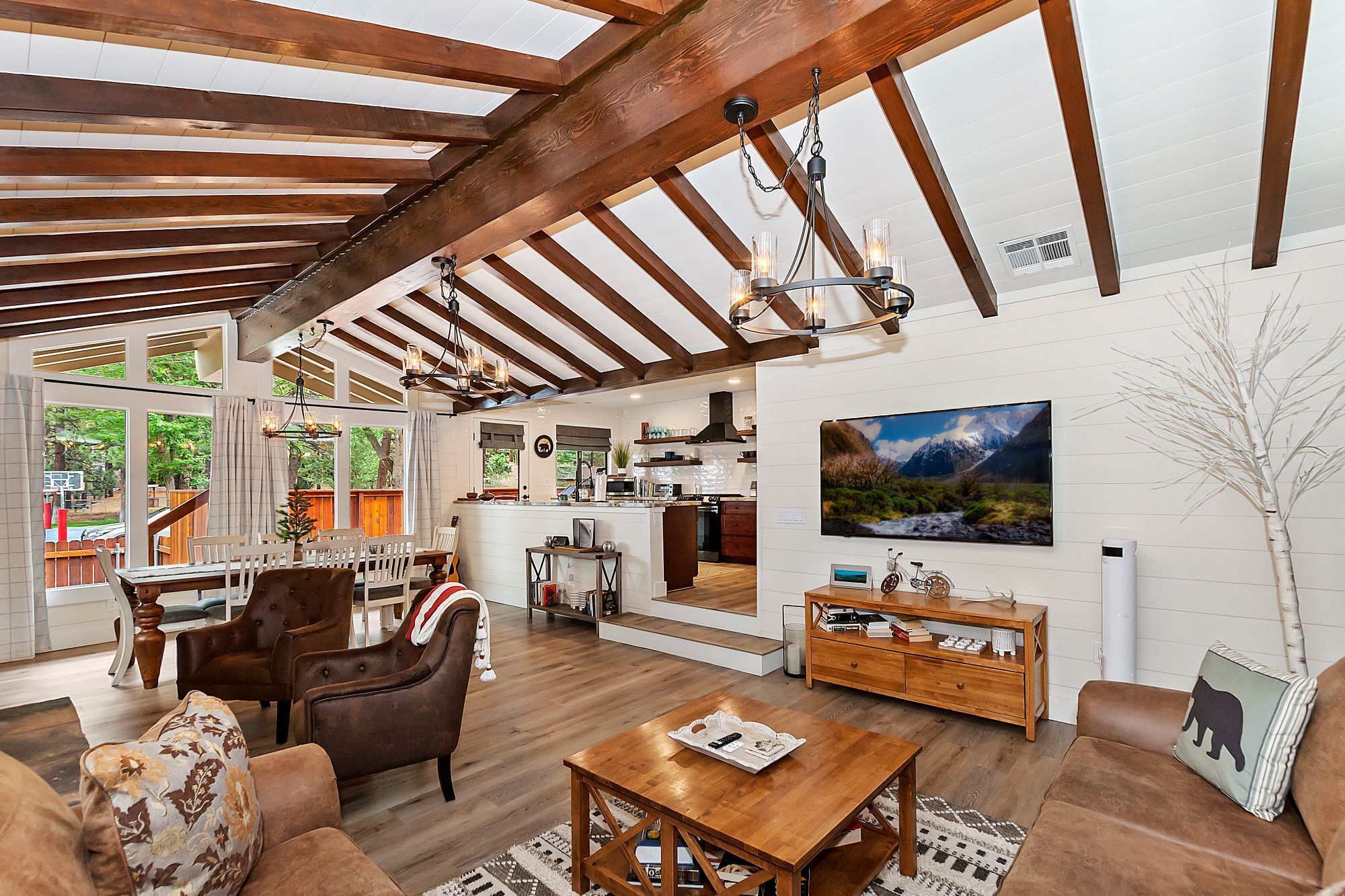 Osa Villa by Destination Big Bear: Prime Big Bear Lake Location with a Lake View! Walk to Meadow Park & Lake!