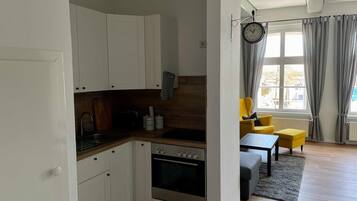 Kühlschrank, Ofen, Hochstuhl