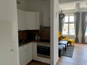 Kühlschrank, Ofen, Hochstuhl