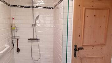 Dusche, Haartrockner, HandtĂŒcher, Seife